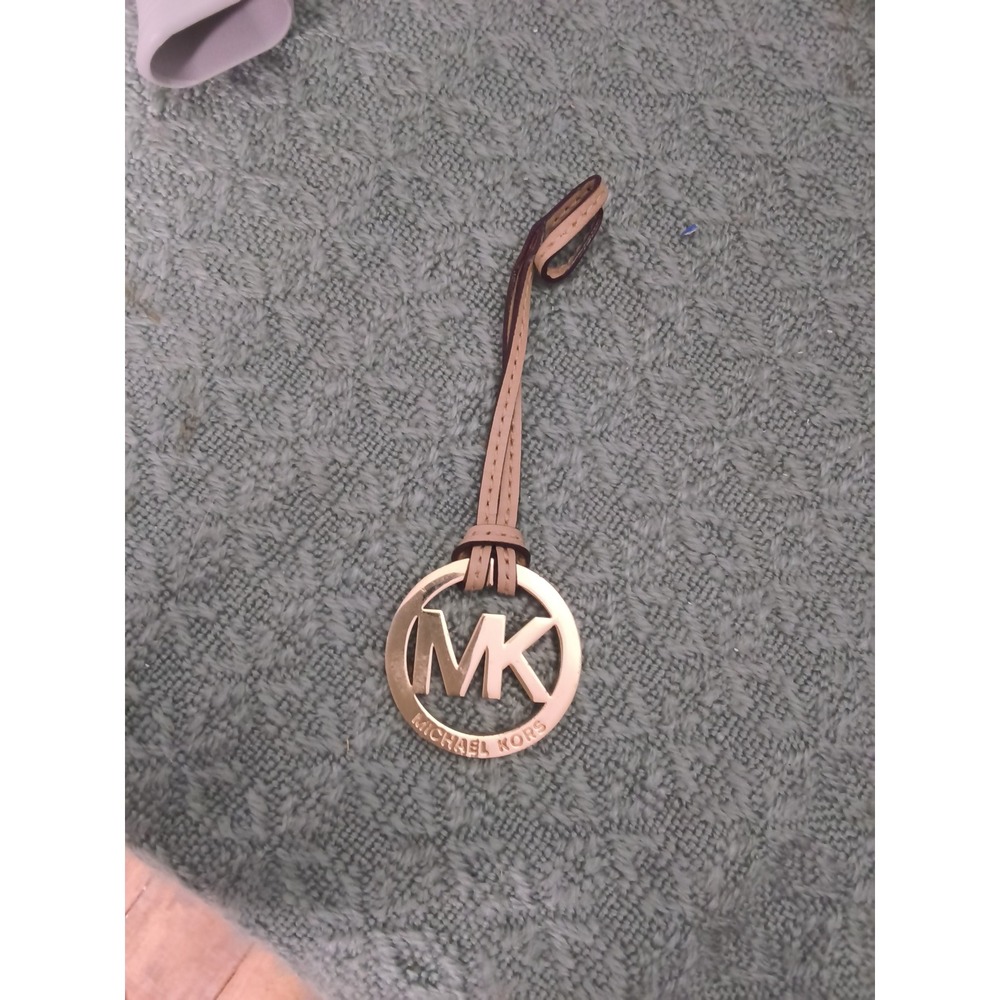 HT1B.Michael Kors Logo Bag Charm Gold Tone Medallion Tan Leather Strap Accessory
